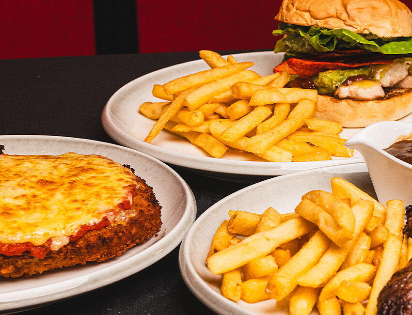 Lyndoch-Hotel-Barossa-Valley-Local-Pub-Family-Friendly-Bistro-Dining-Schnitzel-Steak-Burger