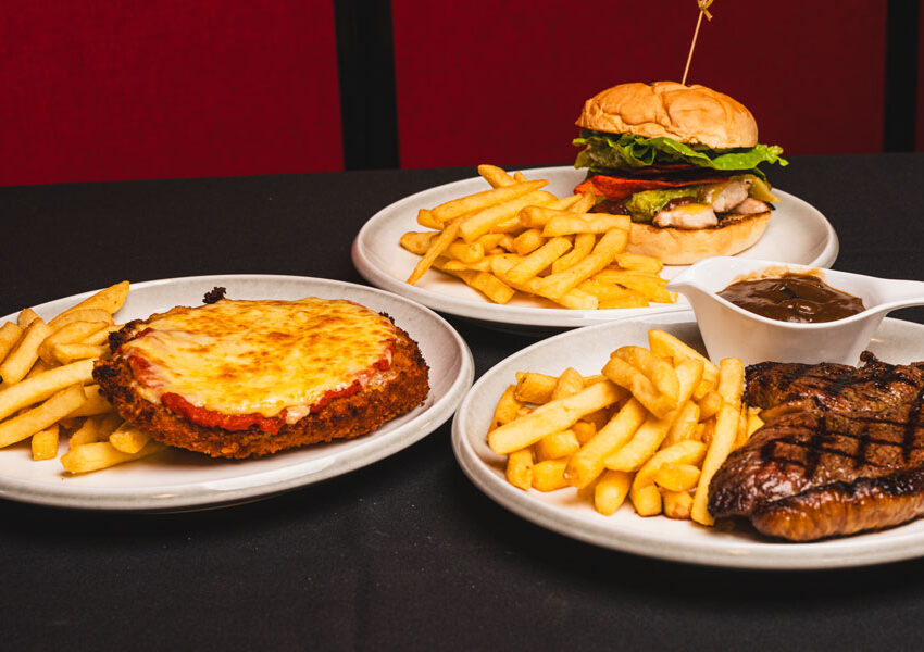 Lyndoch-Hotel-Bistro-Restaurant-Meals-Dinner-Lunch-Pub-burger-schnitzel-steak