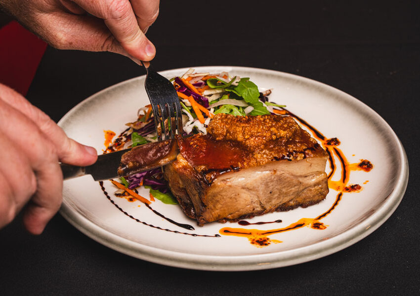 Lyndoch-Hotel-Bistro-Restaurant-Meals-Dinner-Lunch-Pub-pork-belly