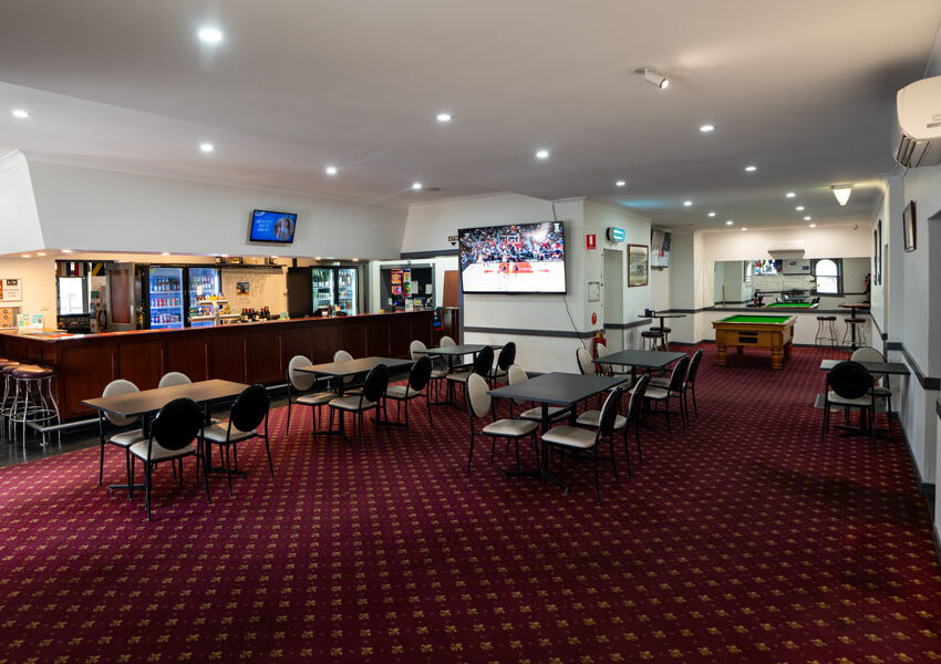 Lyndoch-Hotel-sports-saloon-bar-keno-tab-games