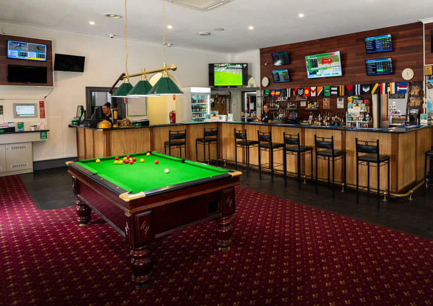 lyndoch-hotel-punters-corner-front-bar-tab-gaming